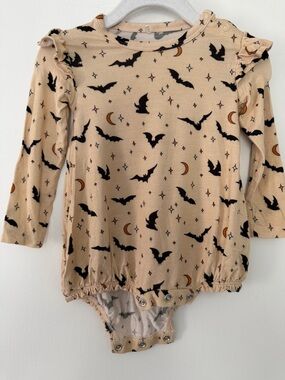 Posh Peanut Halloween Bat Moon Long Sleeve Bodysuit 3-6 worn once